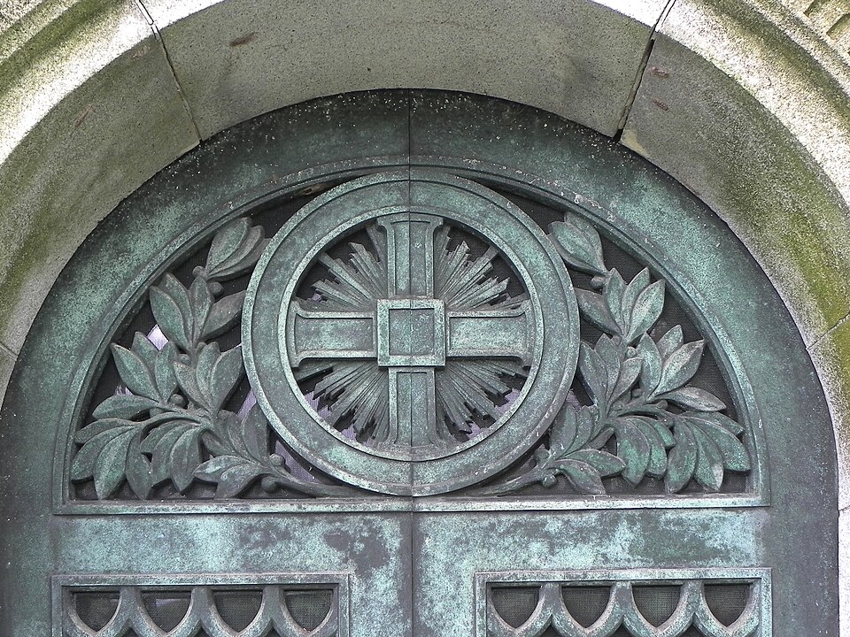 Lunette with cross