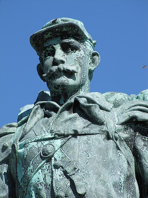 Statue of Civil War soldier